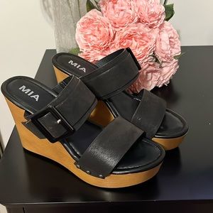 Women’s MIA wedge